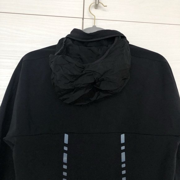 Lululemon jacket (Men) - Picture 4 of 4